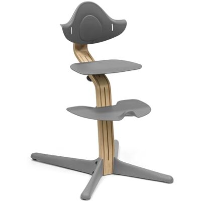 Stokke Chaise Nomi, Chêne/Gris Le siège qui encourage l’assise active Réglage facile sans outils Comprend un repose-pieds stable et des roues anti-basculement Supporte jusqu’à 150 kg Stokke Chaise Nomi, Chêne/Gris Le siège qui encourage l’assise active Réglage facile sans outils Comprend un repose-pieds stable et des roues anti-basculement Supporte jusqu’à 150 kg