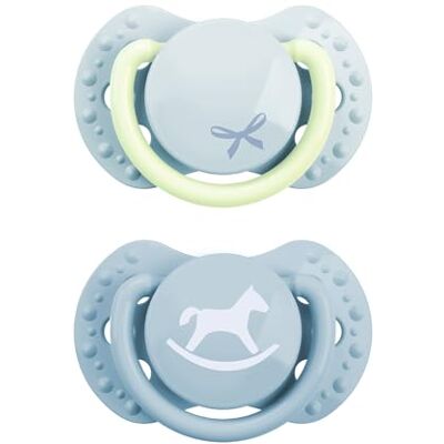 Difrax LOVI Tétine Nouveau-né Sucette Dynamique pour Bébé Naissance Bleu 2 Piéces sucette phosphorescente, Facile à Accepter, Sans BPA, Silicones de haute qualité et durables Difrax LOVI Tétine Nouveau-né Sucette Dynamique pour Bébé Naissance Bleu 2 Piéces sucette phosphorescente, Facile à Accepter, Sans BPA, Silicones de haute qualité et durables