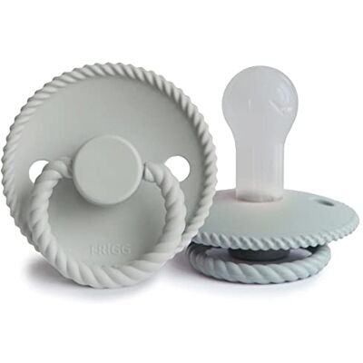 mushie FRIGG Lot de 2 tétines en silicone avec corde, sans BPA, fabriquées au Danemark Tétine symétrique en forme de cerise (gris français/gris argenté (6 à 18 mois) mushie FRIGG Lot de 2 tétines en silicone avec corde, sans BPA, fabriquées au Danemark Tétine symétrique en forme de cerise (gris français/gris argenté (6 à 18 mois)