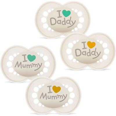 MAM Original I love Mummy & Original I love Daddy Lot de 4 tétines en silicone avec 2 boîtes de transport stérilisées MAM Original I love Mummy & Original I love Daddy Lot de 4 tétines en silicone avec 2 boîtes de transport stérilisées