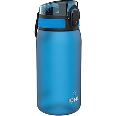 Ion8 Gourde Enfant, 350ml, Anti-Fuite, Facile à Ouvrir, Verrouillage Sécurisé, Lavable en Lave-Vaisselle, Sans BPA, Poignée de Transport, Facile à Nettoyer, Carbone Neutre, Bleu Ion8 Gourde Enfant, 350ml, Anti-Fuite, Facile à Ouvrir, Verrouillage Sécurisé, Lavable en Lave-Vaisselle, Sans BPA, Poignée de Transport, Facile à Nettoyer, Carbone Neutre, Bleu