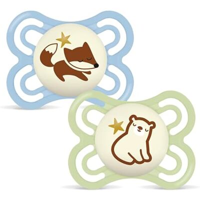 MAM Perfect Night Lot de 2 sucettes 2 à 6 mois (lot de 2), Sucette 2 à 6 mois qui brille dans l'obscurité, kit de 2 accessoires pour bébé pour le développement oral avec porte-tétine, bleu clair MAM Perfect Night Lot de 2 sucettes 2 à 6 mois (lot de 2), Sucette 2 à 6 mois qui brille dans l'obscurité, kit de 2 accessoires pour bébé pour le développement oral avec porte-tétine, bleu clair