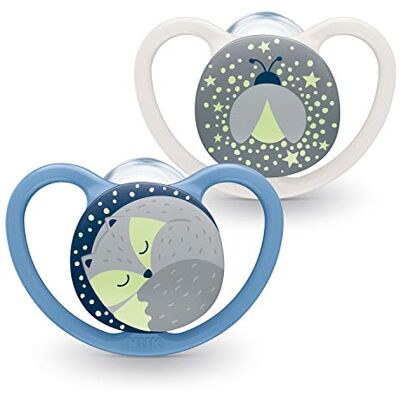 NUK Space Night Lot de 2 tétines phosphorescentes pour bébé de 0 à 6 mois avec ventilation supplémentaire en silicone sans BPA Motif renard et luciole NUK Space Night Lot de 2 tétines phosphorescentes pour bébé de 0 à 6 mois avec ventilation supplémentaire en silicone sans BPA Motif renard et luciole