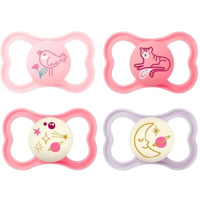 MAM Day & Night Air Lot de 4 tétines en silicone pour bébé de 16 ans et plus, avec 2 boîtes de transport stérilisées MAM Day & Night Air Lot de 4 tétines en silicone pour bébé de 16 ans et plus, avec 2 boîtes de transport stérilisées