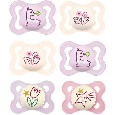 MAM Day & Night Lot de 6 tétines en silicone pour fille de 0 à 6 ans, avec 3 boîtes de transport stérilisées MAM Day & Night Lot de 6 tétines en silicone pour fille de 0 à 6 ans, avec 3 boîtes de transport stérilisées