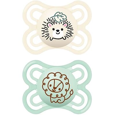 MAM Perfect Lot de 2 tétines, pour un développement sain des dents et de la mâchoire, en matériaux et biologiques renouvelables, avec boîte à tétine, pour bébé de 0 à 6 mois, hérisson/lion MAM Perfect Lot de 2 tétines, pour un développement sain des dents et de la mâchoire, en matériaux et biologiques renouvelables, avec boîte à tétine, pour bébé de 0 à 6 mois, hérisson/lion