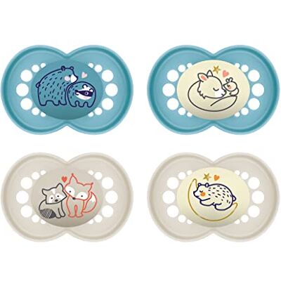 MAM Original Pure Day & Night Lot de 4 tétines pour bébé en matériau durable et bio-renouvelable, tétine en silicone SkinSoft, avec boîte à tétine, 6 à 16 mois, ours, renard, lune MAM Original Pure Day & Night Lot de 4 tétines pour bébé en matériau durable et bio-renouvelable, tétine en silicone SkinSoft, avec boîte à tétine, 6 à 16 mois, ours, renard, lune