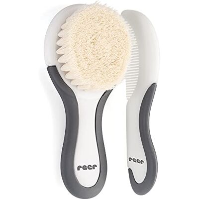 Reer BabyCare 81070 Kit de soins capillaires 2 pièces, brosse à cheveux de chèvre et peigne à croûtes Blanc Reer BabyCare 81070 Kit de soins capillaires 2 pièces, brosse à cheveux de chèvre et peigne à croûtes Blanc