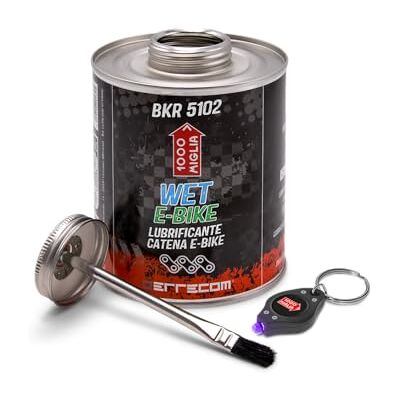 ERRECOM 1000 Miglia BKR 5102 E-BIKE WET Lubrifiant pour Chaîne Vélo Electrique 900 ml, Conditions de Piste Humides, Mouillées et Boueuses, formule fluorescente parfumée, Pot All-In-One avec Brosse incluse ERRECOM 1000 Miglia BKR 5102 E-BIKE WET Lubrifiant pour Chaîne Vélo Electrique 900 ml, Conditions de Piste Humides, Mouillées et Boueuses, formule fluorescente parfumée, Pot All-In-One avec Brosse incluse