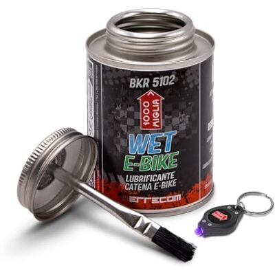 ERRECOM 1000 Miglia BKR 5102 E-BIKE WET Lubrifiant pour Chaîne Vélo Electrique 240 ml, Conditions de Piste Humides, Mouillées et Boueuses, formule fluorescente parfumée, Pot All-In-One avec Brosse incluse ERRECOM 1000 Miglia BKR 5102 E-BIKE WET Lubrifiant pour Chaîne Vélo Electrique 240 ml, Conditions de Piste Humides, Mouillées et Boueuses, formule fluorescente parfumée, Pot All-In-One avec Brosse incluse