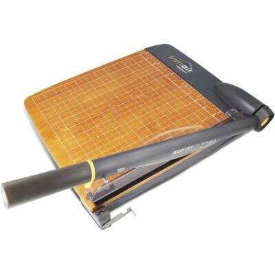 Westcott TrimAir 15106 Massicot de qualité supérieure avec noyau en bois et lame revêtue de titane Coupe-papier avec grille et balance de mesure pour jusqu'à 30 feuilles Westcott TrimAir 15106 Massicot de qualité supérieure avec noyau en bois et lame revêtue de titane Coupe-papier avec grille et balance de mesure pour jusqu'à 30 feuilles