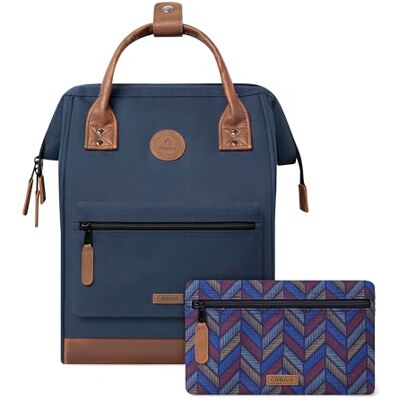 Cabaïa CABAIA Sac à Dos Adventurer Chicago Medium 18L Déperlant Compartiment Ordinateur Portable 13" 2 Poches Certifié Vegan Sac Voyage, Affaires, École pour Homme et Femme Bleu Cabaïa CABAIA Sac à Dos Adventurer Chicago Medium 18L Déperlant Compartiment Ordinateur Portable 13" 2 Poches Certifié Vegan Sac Voyage, Affaires, École pour Homme et Femme Bleu