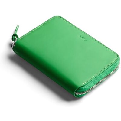 Bellroy Folio Wallet, Pochette compacte en cuir NeonGreen Portefeuille pochette et folio compact en cuir avec place pour cartes, billets, pièces et essentiels Bellroy Folio Wallet, Pochette compacte en cuir NeonGreen Portefeuille pochette et folio compact en cuir avec place pour cartes, billets, pièces et essentiels