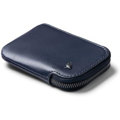 Bellroy Card Pocket, Portefeuille fin en cuir Navy Porte-cartes en cuir fin pouvant accueillir jusqu'à 15 cartes et des billets, accès rapide aux cartes les plus utilisées. Bellroy Card Pocket, Portefeuille fin en cuir Navy Porte-cartes en cuir fin pouvant accueillir jusqu'à 15 cartes et des billets, accès rapide aux cartes les plus utilisées.
