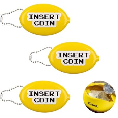 Fisura – Porte-monnaie ovale en gomme “Insert coin” jaune. Porte-monnaie rétro avec chaîne, petit portefeuille unisexe de poche, parfait comme cadeau. 3 unités. Fisura – Porte-monnaie ovale en gomme “Insert coin” jaune. Porte-monnaie rétro avec chaîne, petit portefeuille unisexe de poche, parfait comme cadeau. 3 unités.