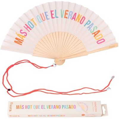 Fisura – Éventail en bois original avec message “plus h*t que l’été dernier”. Accessoire moderne et coloré, ventilateur de poche beige avec crochet inclus. Dimensions : 42,5 x 23 cm Fisura – Éventail en bois original avec message “plus h*t que l’été dernier”. Accessoire moderne et coloré, ventilateur de poche beige avec crochet inclus. Dimensions : 42,5 x 23 cm