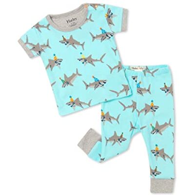 Hatley Organic Cotton Short Sleeve Pyjama Set Baby and Toddler Bottoms pour bébés, Shark Party, 6-9 mois Hatley Organic Cotton Short Sleeve Pyjama Set Baby and Toddler Bottoms pour bébés, Shark Party, 6-9 mois