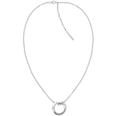 Calvin Collier en Chaîne pour Femme Collection TWISTED RING avec un Charm en Acier Inoxydable Disponible en Argenté ou Doré Calvin Collier en Chaîne pour Femme Collection TWISTED RING avec un Charm en Acier Inoxydable Disponible en Argenté ou Doré