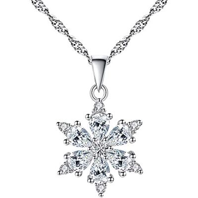 Vineen Nothers Collier flocon de neige en cristal transparent Oxyde de zirconium Bijou de neige 45 cm Pour femme, Argenté, cuivre, Zircon cubique Vineen Nothers Collier flocon de neige en cristal transparent Oxyde de zirconium Bijou de neige 45 cm Pour femme, Argenté, cuivre, Zircon cubique
