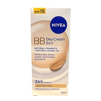 NIVEA ESSENTIALS BB Crème Super-Hydratante 24H No Stop 2 x 50 ml, Crème de jour SPF 20 uniforme, Crème Visage pigmentée, Hydratant à l'huile de Jojoba Bio et Minéraux NIVEA ESSENTIALS BB Crème Super-Hydratante 24H No Stop 2 x 50 ml, Crème de jour SPF 20 uniforme, Crème Visage pigmentée, Hydratant à l'huile de Jojoba Bio et Minéraux