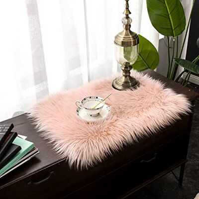 Teppich Wölkchen Tapis en Fausse Fourrure d'Agneau et Peau de Mouton Carpette Moelleuse pour Chambre à Coucher, Salon, Crèche Jet de Divan de Décoration Chaise Rose 40x60cm Rectangle Teppich Wölkchen Tapis en Fausse Fourrure d'Agneau et Peau de Mouton Carpette Moelleuse pour Chambre à Coucher, Salon, Crèche Jet de Divan de Décoration Chaise Rose 40x60cm Rectangle