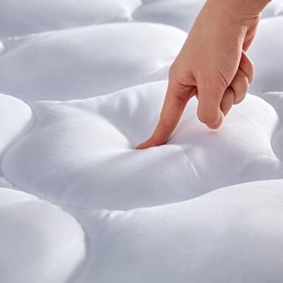 Zone Housse de matelas matelassée pour lit simple – Surmatelas doux et moelleux avec poche profonde de 20,3 à 53,3 cm, lit double Zone Housse de matelas matelassée pour lit simple – Surmatelas doux et moelleux avec poche profonde de 20,3 à 53,3 cm, lit double