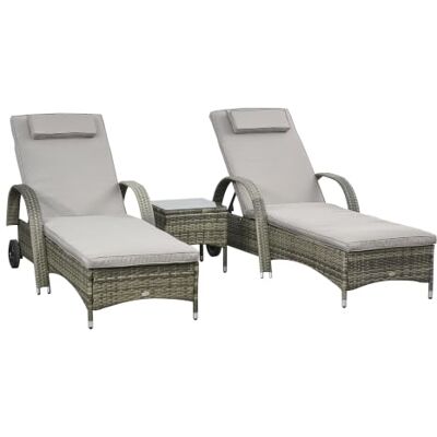 Outsunny Lot de 2 Transats Bains de Soleil Grand Confort Matelas Grise Têtière, Inclinaison Réglable Multipositions, Accoudoirs, Roulettes, Table Basse Verre Trempé Résine Tressée Outsunny Lot de 2 Transats Bains de Soleil Grand Confort Matelas Grise Têtière, Inclinaison Réglable Multipositions, Accoudoirs, Roulettes, Table Basse Verre Trempé Résine Tressée