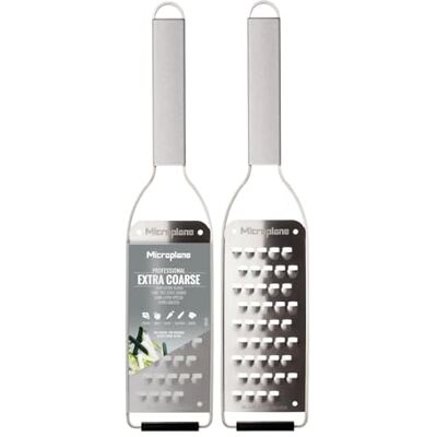 Microplane Nouvelle gamme professionnelle – Lame très grossière Design élégant en acier inoxydable Parfait pour les pommes de terre, courgettes, carottes, pommes ou fromages à pâte molle et à pâte Microplane Nouvelle gamme professionnelle – Lame très grossière Design élégant en acier inoxydable Parfait pour les pommes de terre, courgettes, carottes, pommes ou fromages à pâte molle et à pâte