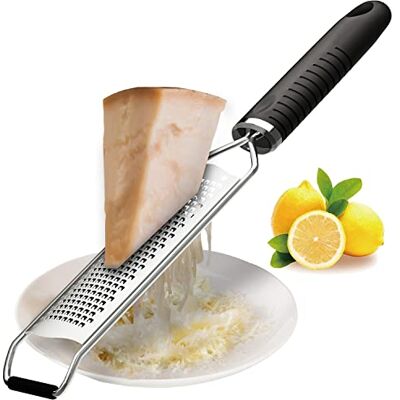 annex Râpe à fromage au parmesan, zesteur, idéale pour râper le parmesan fin, le citron, le gingembre, l'ail. Râpe manuelle tranchante en acier inoxydable, passe au lave-vaisselle, poignée souple en TPR annex Râpe à fromage au parmesan, zesteur, idéale pour râper le parmesan fin, le citron, le gingembre, l'ail. Râpe manuelle tranchante en acier inoxydable, passe au lave-vaisselle, poignée souple en TPR