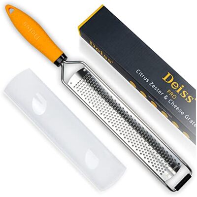 Deiss PRO Zesteur d'Agrumes & Râpe à Fromage Manuelle Parmesan, Citron, Gingembre, Ail, Noix de Muscade, Chocolat Lame Tranchante en Acier Inoxydable – Nettoyable au lave-vaisselle (ORANGE) Deiss PRO Zesteur d'Agrumes & Râpe à Fromage Manuelle Parmesan, Citron, Gingembre, Ail, Noix de Muscade, Chocolat Lame Tranchante en Acier Inoxydable – Nettoyable au lave-vaisselle (ORANGE)