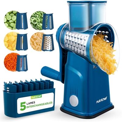 Nutrichef Râpe à Fromage 5 en 1 avec Base à Succion Forte – Râpeuse Rotative avec Verrou de Sécurité, Manivelle et 5 Lames Tambour pour Textures Fine, Moyenne, Épaisse, en Bandes et Tranches Nutrichef Râpe à Fromage 5 en 1 avec Base à Succion Forte – Râpeuse Rotative avec Verrou de Sécurité, Manivelle et 5 Lames Tambour pour Textures Fine, Moyenne, Épaisse, en Bandes et Tranches