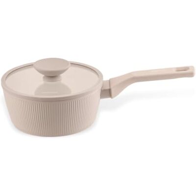 Fackelmann Pamela Reif Faitout avec manche – 16 cm, en aluminium recyclé beige pastel avec couvercle en verre, revêtement en céramique, résistant à la chaleur jusqu'à plus 150 °C – Nettoyage à la main Fackelmann Pamela Reif Faitout avec manche – 16 cm, en aluminium recyclé beige pastel avec couvercle en verre, revêtement en céramique, résistant à la chaleur jusqu'à plus 150 °C – Nettoyage à la main