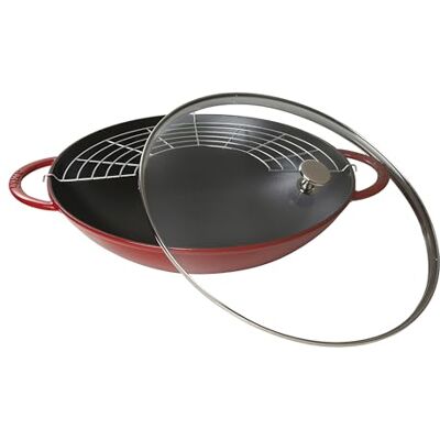 STAUB Wok en Fonte avec Couvercle en Verre et Grille Amovible Inclus, Ø 37 cm, 5,7 L, Cerise STAUB Wok en Fonte avec Couvercle en Verre et Grille Amovible Inclus, Ø 37 cm, 5,7 L, Cerise