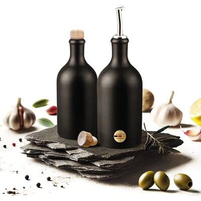 Veluxis Lot de 2 bouteilles en grès cérame de 500 ml avec bec verseur anti-goutte et 2 couvercles de rechange I Fabriqué en Allemagne I 100 % protection UV Matériaux de qualité alimentaire I Coffret Veluxis Lot de 2 bouteilles en grès cérame de 500 ml avec bec verseur anti-goutte et 2 couvercles de rechange I Fabriqué en Allemagne I 100 % protection UV Matériaux de qualité alimentaire I Coffret