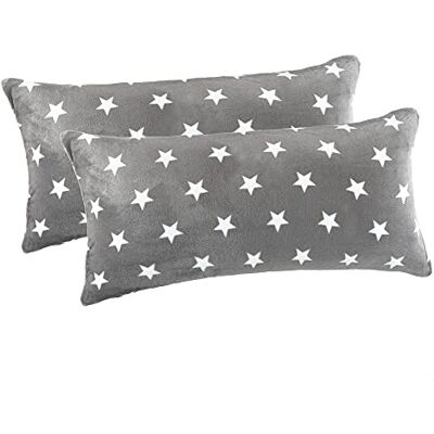MALIKA Nicky-Teddy Housse de coussin en polaire corail toucher cachemire Toutes les tailles Coussin de canapé Étoiles décoratives Dimensions : 2 x 40 x 80 cm Motif : étoiles grises MALIKA Nicky-Teddy Housse de coussin en polaire corail toucher cachemire Toutes les tailles Coussin de canapé Étoiles décoratives Dimensions : 2 x 40 x 80 cm Motif : étoiles grises
