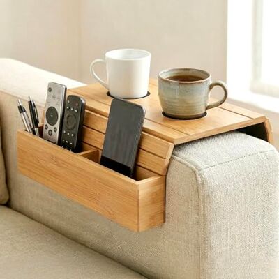 Ecofocet Plateau pour accoudoir de canapé en bambou, plateau de canapé antidérapant avec dessous de verre et compartiments, table de canapé pliable, organisateur pour téléphone, télécommandes et Ecofocet Plateau pour accoudoir de canapé en bambou, plateau de canapé antidérapant avec dessous de verre et compartiments, table de canapé pliable, organisateur pour téléphone, télécommandes et