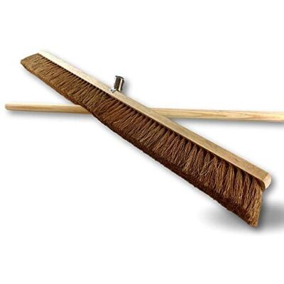 KIBROS Lot 3 balais cantonnier coco naturel 90 cm avec manche bois Garnissage coco naturel, 90 cm, manche bois inclus, semelle bois, douille vissante, piste extérieur. KIBROS Lot 3 balais cantonnier coco naturel 90 cm avec manche bois Garnissage coco naturel, 90 cm, manche bois inclus, semelle bois, douille vissante, piste extérieur.