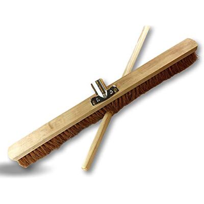 KIBROS Balai cantonnier coco naturel 80 cm extérieur avec manche bois Semelle bois, douille métal boulonnée Ø 28 mm, manche bois 1,40 m inclus. KIBROS Balai cantonnier coco naturel 80 cm extérieur avec manche bois Semelle bois, douille métal boulonnée Ø 28 mm, manche bois 1,40 m inclus.