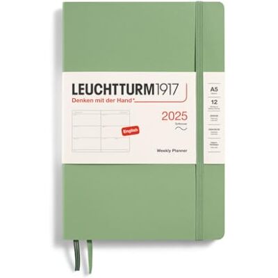 LEUCHTTURM1917 370788 Agenda semainier 2025, format A5, à couverture souple, 12 mois, ligné, vert sauge, en anglais LEUCHTTURM1917 370788 Agenda semainier 2025, format A5, à couverture souple, 12 mois, ligné, vert sauge, en anglais