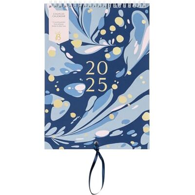 Busy B Calendrier mural 2025 pour couples – Design fin marbré bleu marine avec deux horaires, poches mensuelles et autocollants – Calendrier A5 à suspendre pour planification partagée, anniversaires Busy B Calendrier mural 2025 pour couples – Design fin marbré bleu marine avec deux horaires, poches mensuelles et autocollants – Calendrier A5 à suspendre pour planification partagée, anniversaires