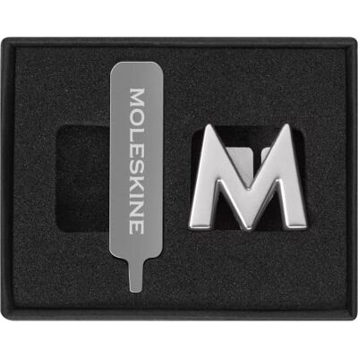 Moleskine Pins pour Carnet ou Agenda Lettre M, Épingle Lettres, Personnalisez la Fermeture avec un Élastique, Idées de Cadeaux Personnalisés, Couleur Argent Moleskine Pins pour Carnet ou Agenda Lettre M, Épingle Lettres, Personnalisez la Fermeture avec un Élastique, Idées de Cadeaux Personnalisés, Couleur Argent