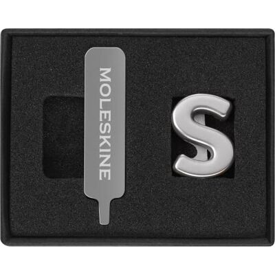 Moleskine Pins pour Carnet ou Agenda Lettre S, Épingle Lettres, Personnalisez la Fermeture avec un Élastique, Idées de Cadeaux Personnalisés, Couleur Argent Moleskine Pins pour Carnet ou Agenda Lettre S, Épingle Lettres, Personnalisez la Fermeture avec un Élastique, Idées de Cadeaux Personnalisés, Couleur Argent
