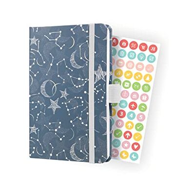 Sigel J4348 Jolie Agenda semainier 2024 Cosmic Fantasy Blue, environ A6, couverture rigide, élastique, passant pour stylo, poche à pochette, 174 pages, certifié FSC, agenda Sigel J4348 Jolie Agenda semainier 2024 Cosmic Fantasy Blue, environ A6, couverture rigide, élastique, passant pour stylo, poche à pochette, 174 pages, certifié FSC, agenda