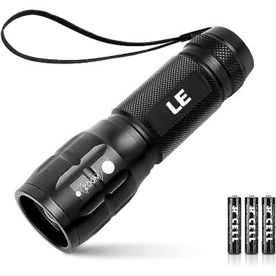 Lepro Lampe Torche L8000 Puissante, Lampe de Poche Zoomable Étanche IPX4, 3 AAA Piles Compris, LED Militaire en Aluminium pour Camping, Randonnée, Urgences Lepro Lampe Torche L8000 Puissante, Lampe de Poche Zoomable Étanche IPX4, 3 AAA Piles Compris, LED Militaire en Aluminium pour Camping, Randonnée, Urgences