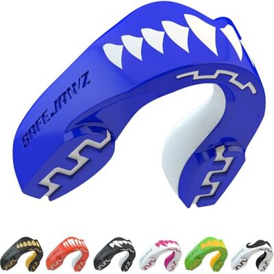SAFEJAWZ Protège-dents de sport pour adultes et enfants Pour tous les sports de plein contact y compris le rugby, le MMA, les arts martiaux, le kickboxing, le judo, le hockey et la boxe (Shark, Erwachsene (12+ Jahre)) SAFEJAWZ Protège-dents de sport pour adultes et enfants Pour tous les sports de plein contact y compris le rugby, le MMA, les arts martiaux, le kickboxing, le judo, le hockey et la boxe (Shark, Erwachsene (12+ Jahre))