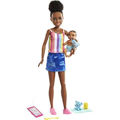 Barbie Famille Coffret poupée Skipper Baby-sitter Brune en Short avec Figurine bébé et 4 Accessoires Inclus, Jouet pour Enfant, GRP12 Barbie Famille Coffret poupée Skipper Baby-sitter Brune en Short avec Figurine bébé et 4 Accessoires Inclus, Jouet pour Enfant, GRP12