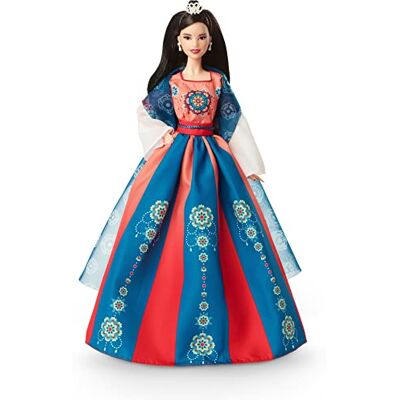 Barbie Signature Nouvel An Lunaire Chinois 2023 Poupée de collection avec robe hanfu traditionnelle, jouet pour enfants, 6+ ans, HJX35 Barbie Signature Nouvel An Lunaire Chinois 2023 Poupée de collection avec robe hanfu traditionnelle, jouet pour enfants, 6+ ans, HJX35