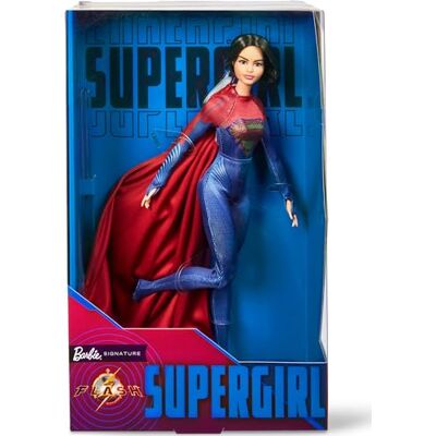 Barbie Supergirl de The Flash Movie Poupée Collector en Costume Rouge et Bleu avec Cape, Support Inclus Barbie Supergirl de The Flash Movie Poupée Collector en Costume Rouge et Bleu avec Cape, Support Inclus