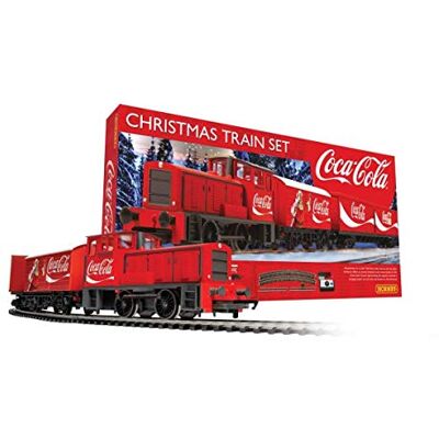 Hornby The Coca-Cola R1233M Ensemble de train de Noël analogique avec locomotive, fourgonnette fermée, wagon porte-conteneurs, voie de démarrage ovale – ensembles de trains électriques de démarrage Hornby The Coca-Cola R1233M Ensemble de train de Noël analogique avec locomotive, fourgonnette fermée, wagon porte-conteneurs, voie de démarrage ovale – ensembles de trains électriques de démarrage