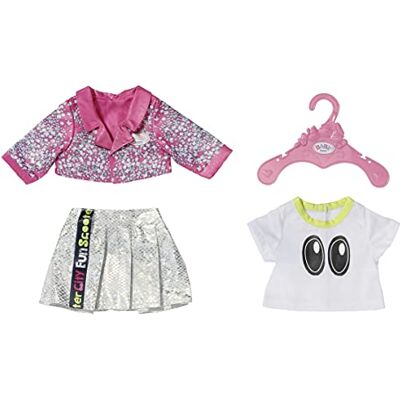 BABY born City Tenue pour les poupées de 43cm-Pour les petites mains, jeu créatif, développe l’empathie & les aptitudes sociales, 3 ans + -Contient une veste, un haut & une jupe, 830222, Taille unique BABY born City Tenue pour les poupées de 43cm-Pour les petites mains, jeu créatif, développe l’empathie & les aptitudes sociales, 3 ans + -Contient une veste, un haut & une jupe, 830222, Taille unique